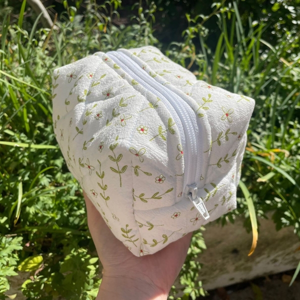 Medium White Floral Make-up Bag